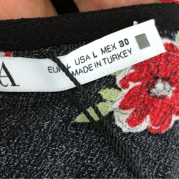 Zara cropped twist, not front long sleeved rose floral top - Picture 5 of 10